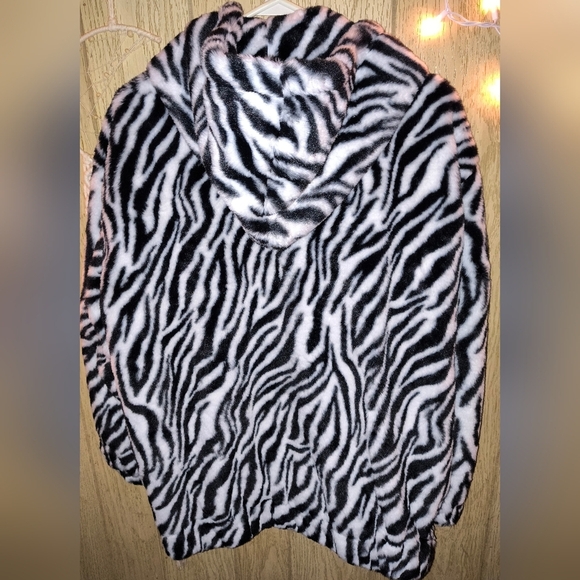 BOGO🆓 -Zebra Print Fit For You Soft Zip Up Jacket - Picture 6 of 6